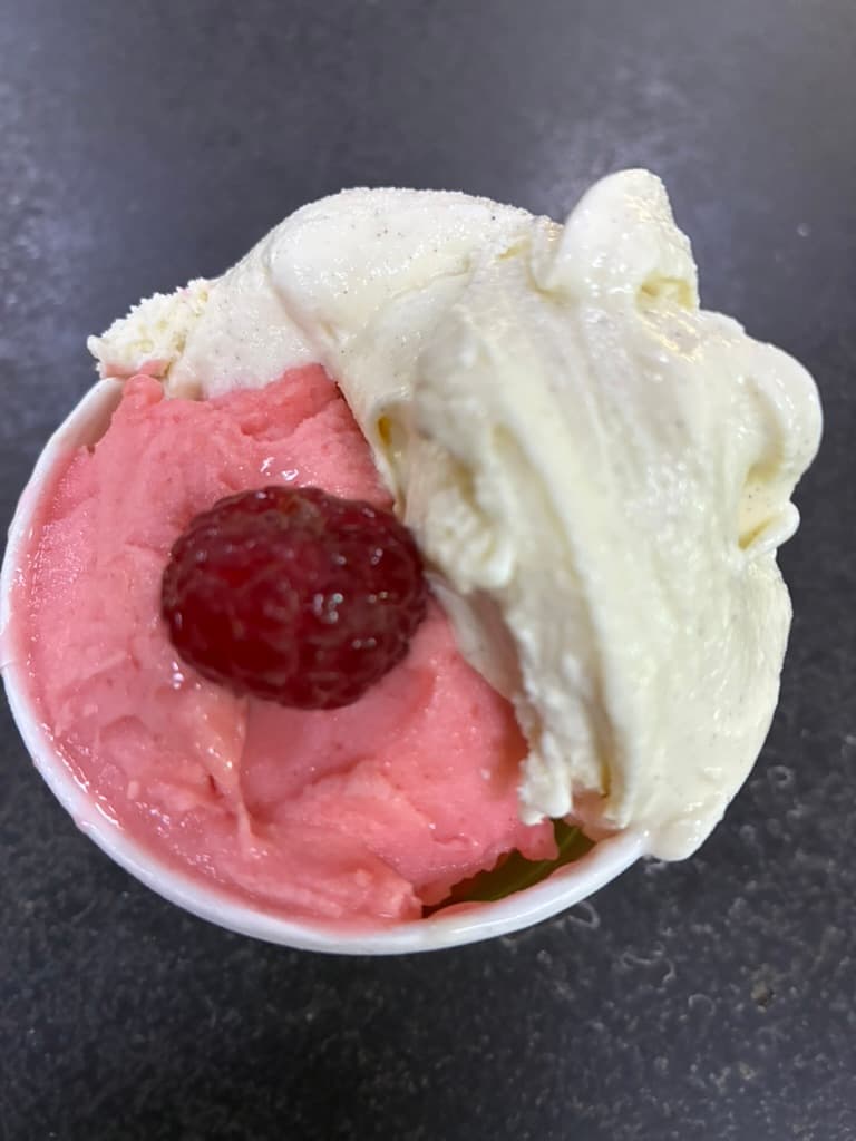 Gelato artigianale con lampone